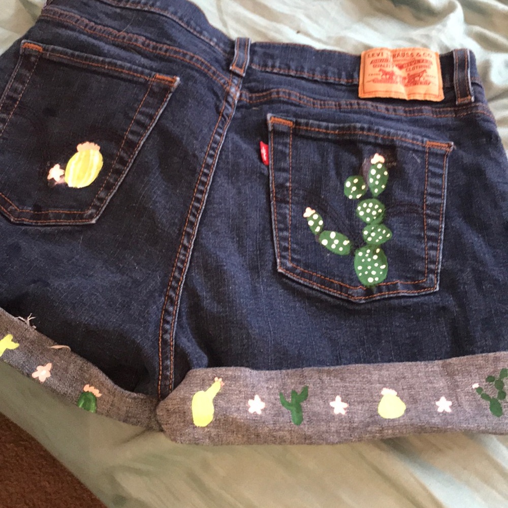 Custom Levi perfect slimming 512 cactus shorts